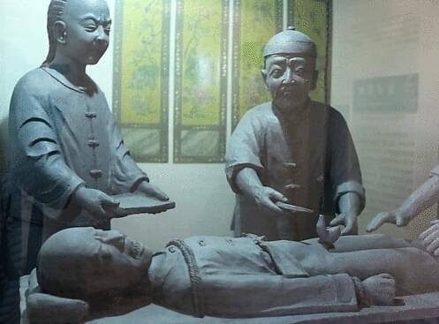 为什么古代的男人阉割后，要说“自宫”？