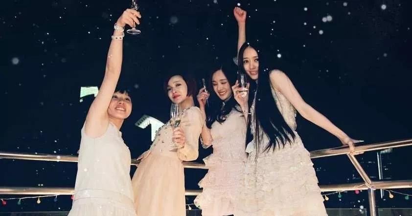 小时代的真实结局是不是大家都被烧死了？