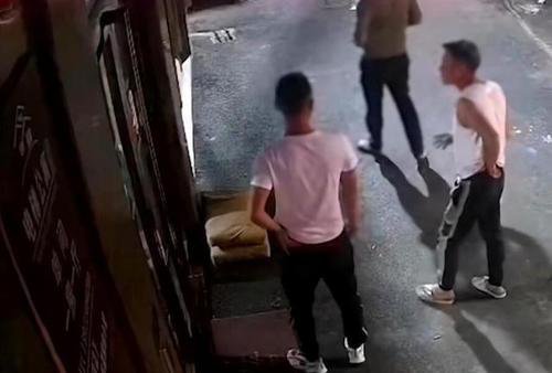 女子夜晚遭3男子尾随机智自救，如果你面对这种情况会如何应对？