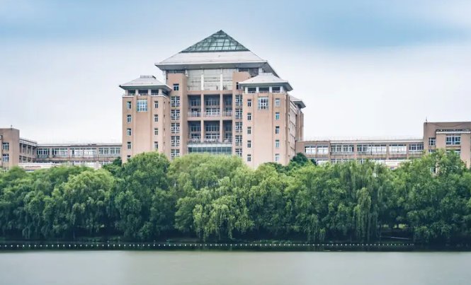 武汉科技大学黄家湖校区在哪里？