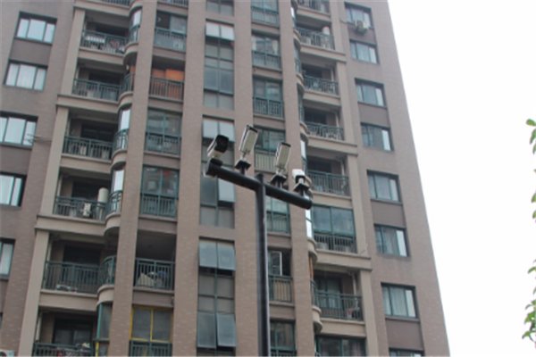 因工作不顺，江苏男子3次高空抛物被判3年，此行为杀伤力大吗？