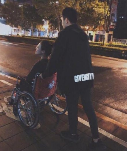 2017金马奖马思纯为什么没走红毯？