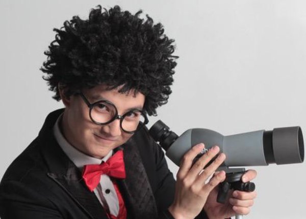 cctv少儿频道中的芝麻哥哥的真名叫什么？