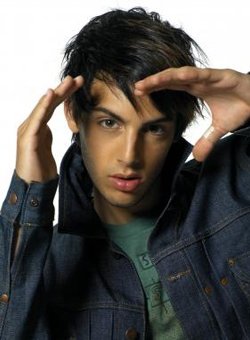 达林·赞雅的介绍