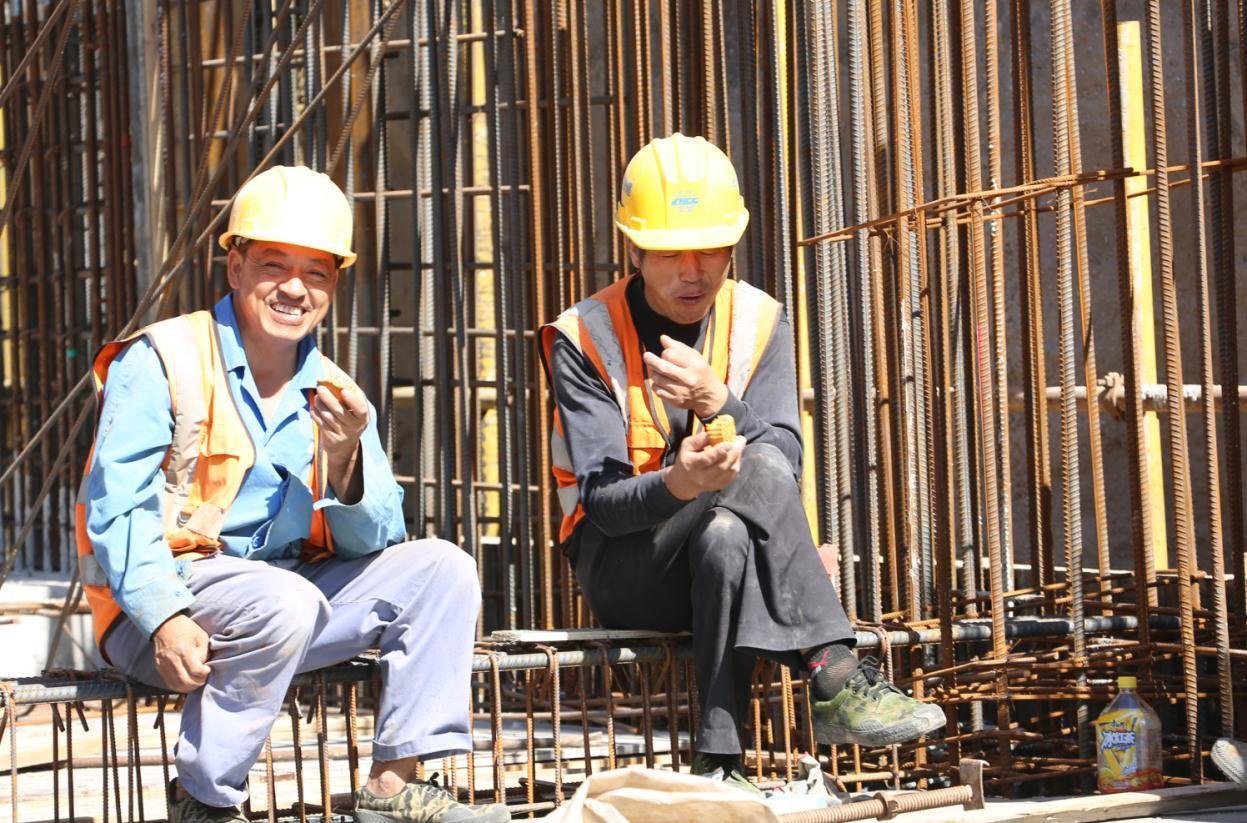 农民工月均收入4072元，与上一年相比有怎样的变化？