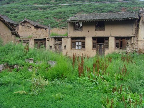 荒村野情的背景故事