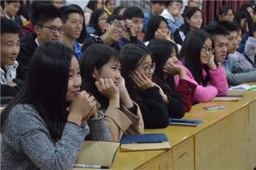 建议对大学生开展金融知识普及教育，你怎么看？