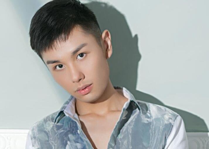 青春派里的娘娘腔谁演的