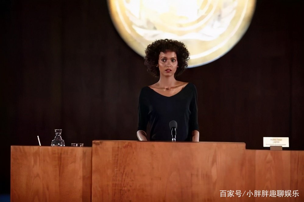 震撼人心《沙漠之花》，究竟讲了些什么？