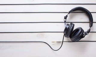 爱让我们在一起歌词（爱使我们相聚在一起歌词）