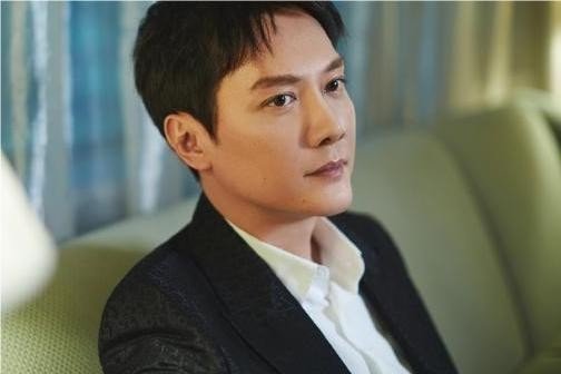 冯绍峰的父亲是做什么的？