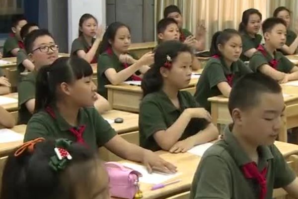 请问8除以4等于几呢？