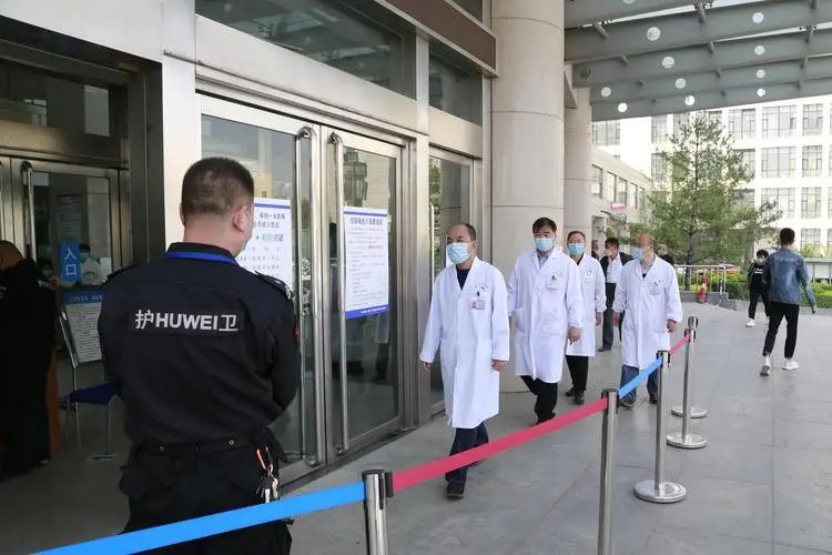 北京中医医院一名职工确诊，如何阻止疫情在医院内流传？