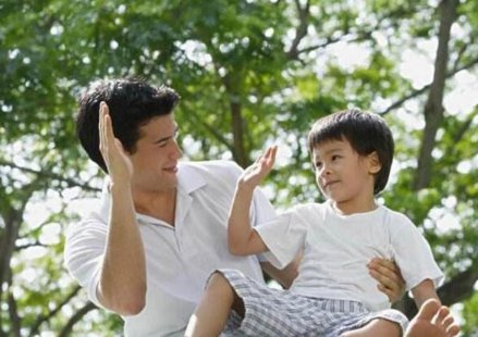 3岁前宝宝更需要父爱，这是为什么？