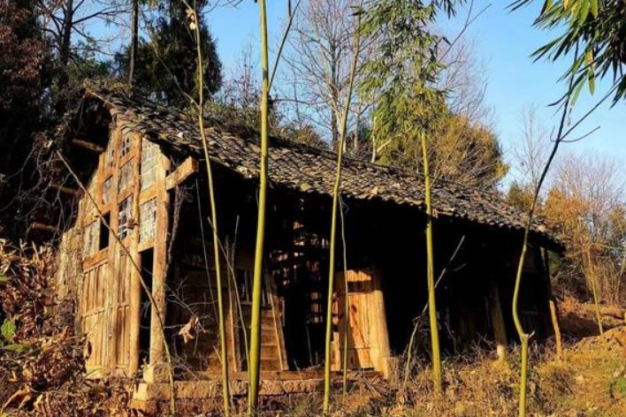 饱经风霜的老屋写一句话