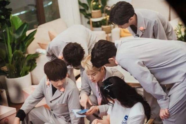 快乐源泉再度回归录制《密逃》，0713男团为何如此受欢迎？