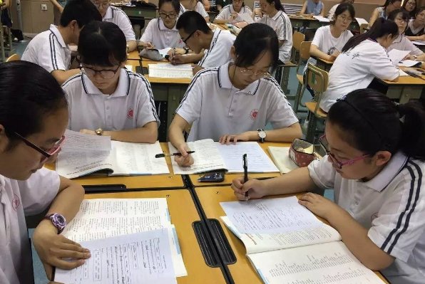 姐姐二三事作文600字 初中写人