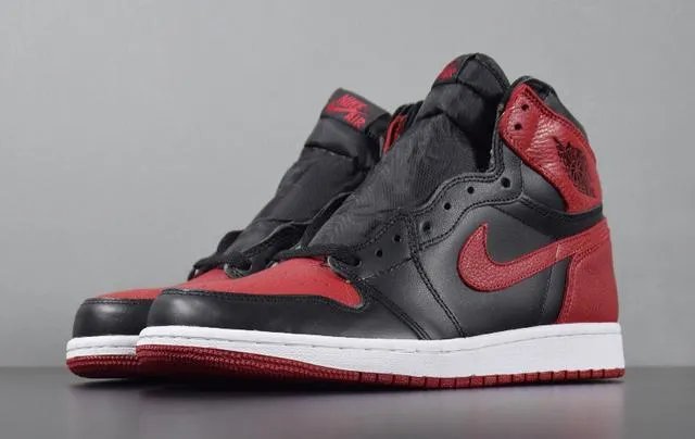 为什么樱木花道的第一双球鞋是AJ6，而后面又回到AJ1？