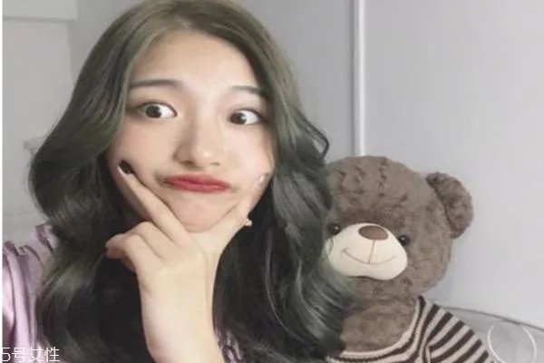 什么是青木亚麻灰发色 闷青灰和青木亚麻灰是一个色吗