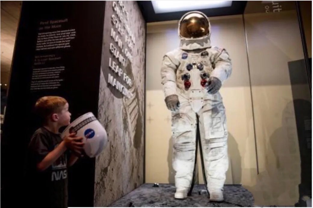 人类首次登月已经50周年了，重返月球之日何时到来？