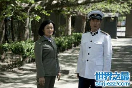 杨立新老婆听说长得很高贵 典雅大方 