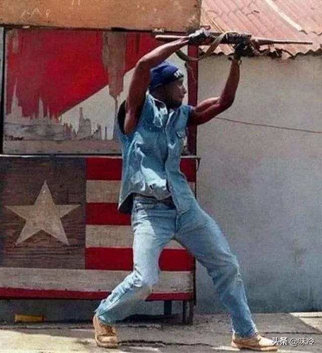 中国的10式狙击步枪使用的瞄准镜为什么那么大，有什么优点吗？