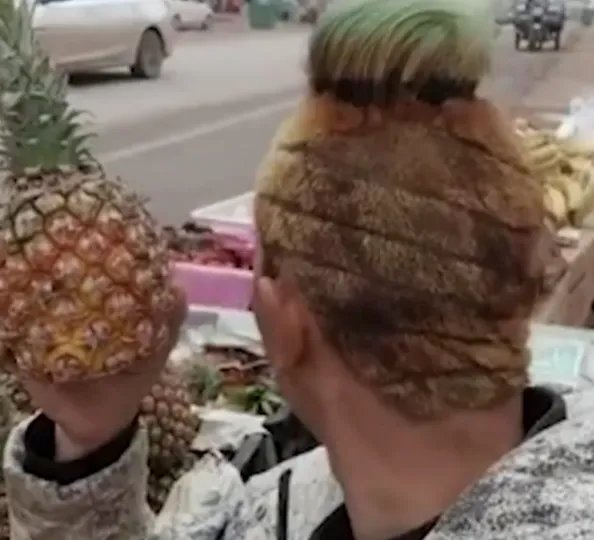 河北小伙理菠萝头卖菠萝，年轻人创业最重要的是什么？