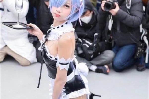 cosplay小小白老婆资料 老婆从萝莉走向了性感妩媚