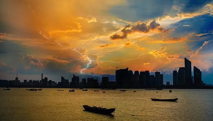 打雷可以玩电脑么 打雷是否可以玩电脑