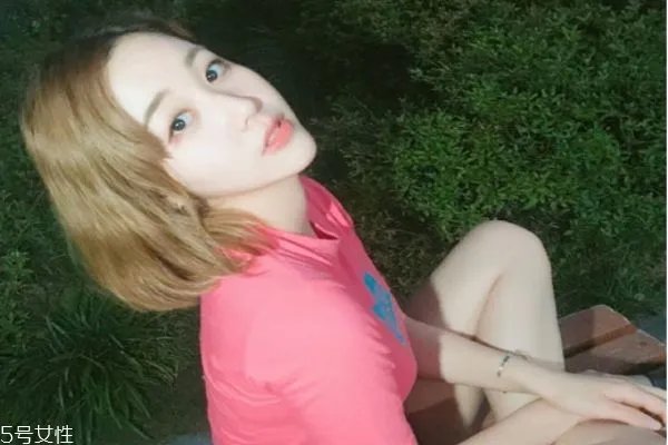 什么是青木亚麻灰发色 闷青灰和青木亚麻灰是一个色吗