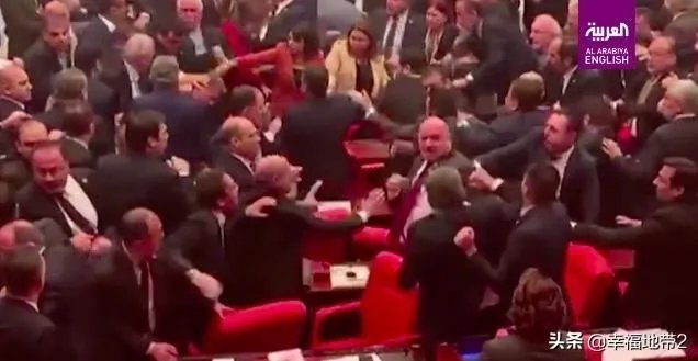 土耳其议会爆发激烈冲突，数十名议员参与“混战”，你们怎么看？