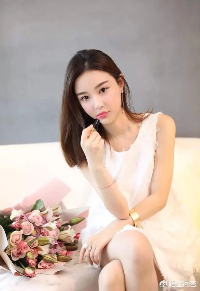 王思聪前女友上快本,被网友吐槽本人与照片不符,又去整容了吗?