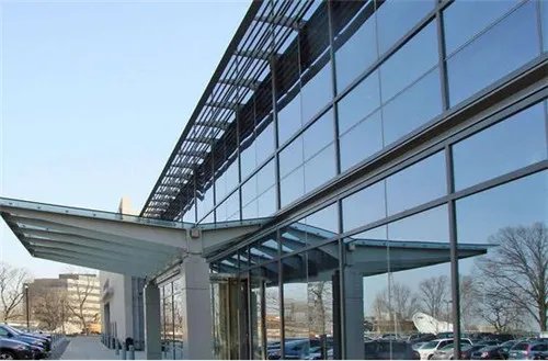 玻璃幕墙是什么意思