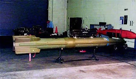 巨型钻地弹的技术原理