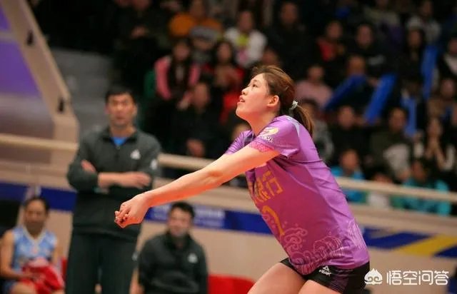 天津女排有些天才队员，拿过多次国内冠军，为什么入选国家队员在国家队成为替补？