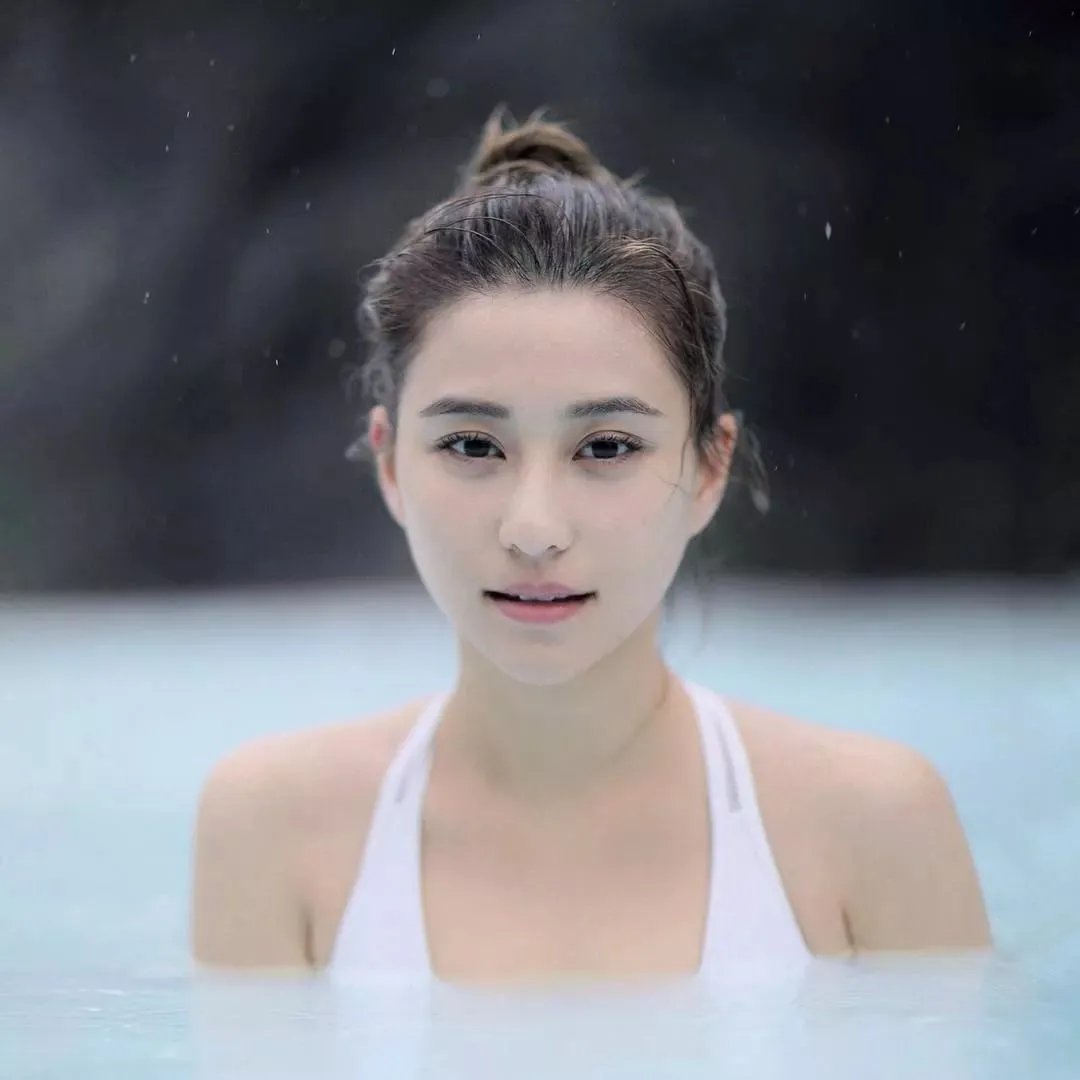 窦骁生日，何超莲是如何给其庆生的？