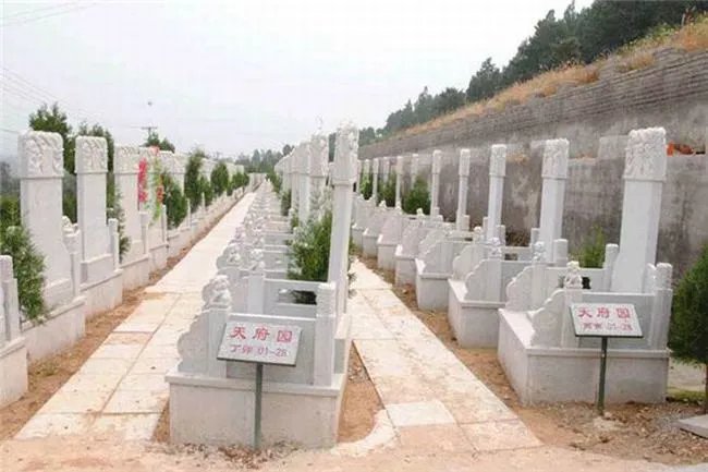 世界上最大墓地是哪个 和平谷（五百多万人长眠于此） 