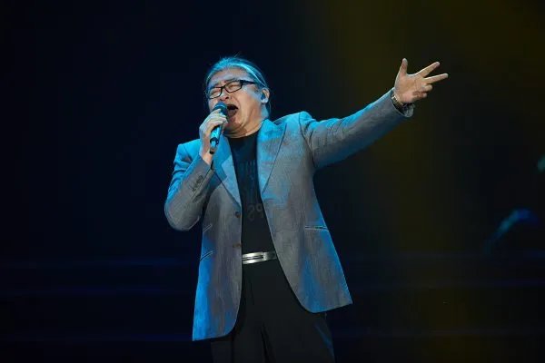 凤凰于飞的歌词