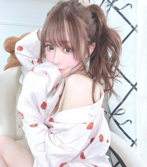 妩媚动人的性感尤物！熟女系岛国小姐姐白田まい美照