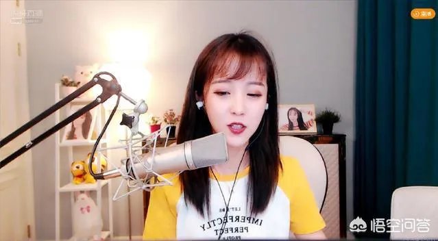 Uzi给虎牙新主播莉哥刷了20个藏宝图，价值十万元，引网友热议，你怎么看？