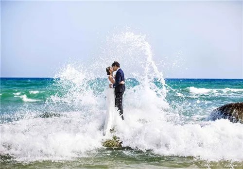 婚纱照海景图片 海景婚纱照穿什么婚纱好看