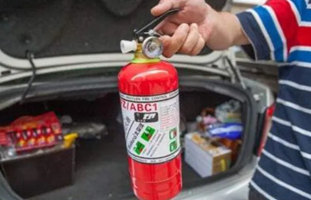 干粉灭火器使用方法是什么