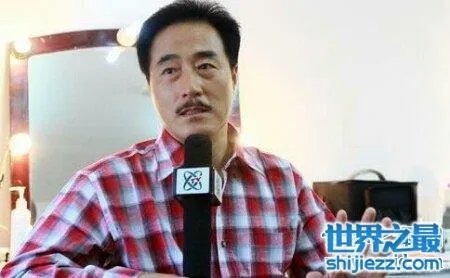 杨立新老婆听说长得很高贵 典雅大方 
