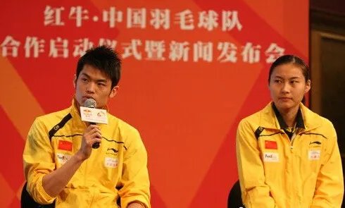 王仪涵林丹拒绝握手？  中羽赛火热开场