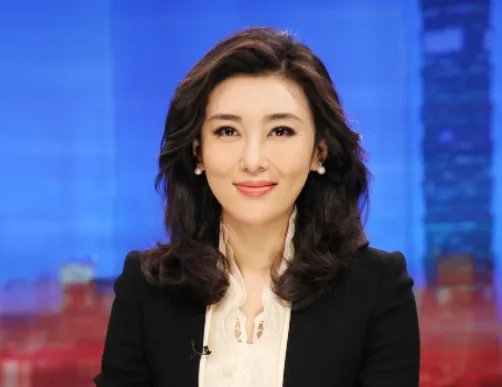 海峡两岸主持人是谁？