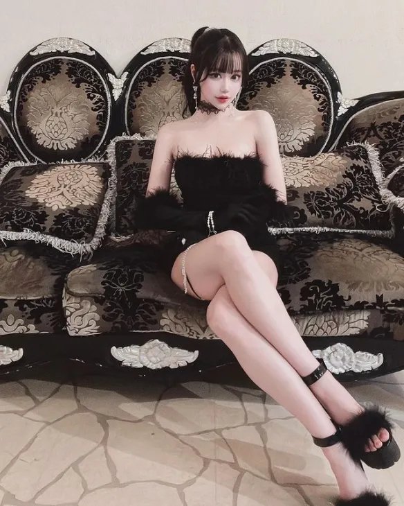 妩媚动人的性感尤物！熟女系岛国小姐姐白田まい美照