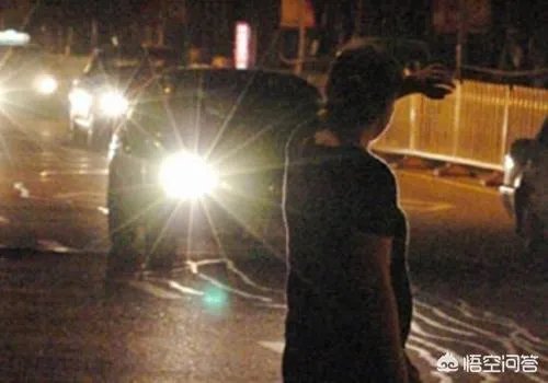 西安交警整治乱开远光灯有什么新方法？