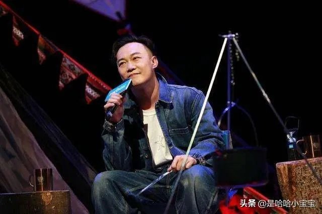 孤独患者歌词是什么意思？