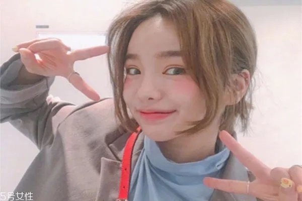 什么是青木亚麻灰发色 闷青灰和青木亚麻灰是一个色吗