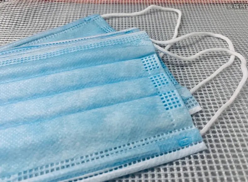 春晚红口罩火了同款月销上万件 五菱汽车却这样说